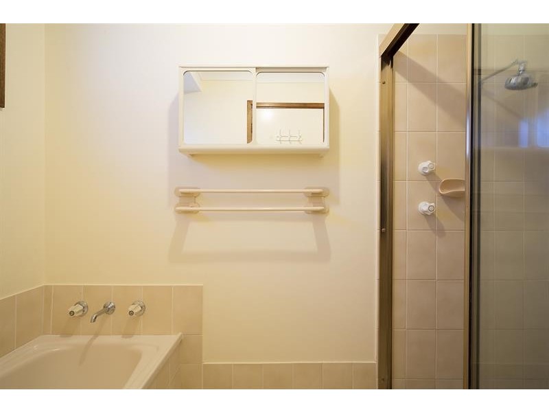 18 Yarrawood Ave, Berrambool NSW 2548