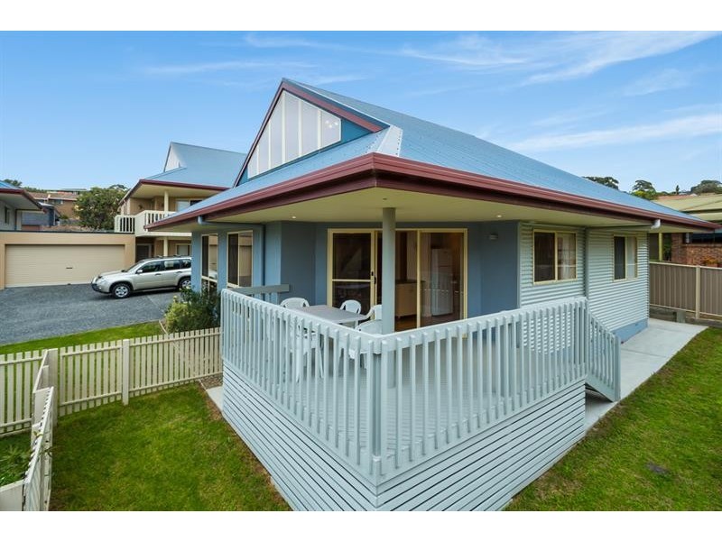 7C Surf Cir, Tura Beach NSW 2548