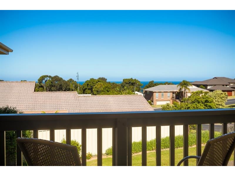 3 Flora  Ct, Tura Beach NSW 2548