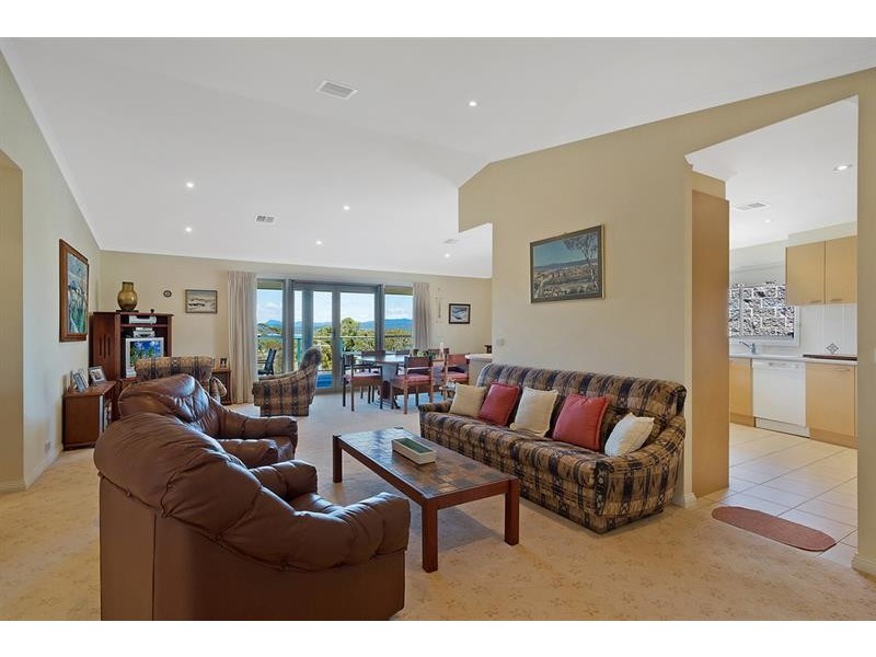 10a Lakeview Ave, Merimbula NSW 2548