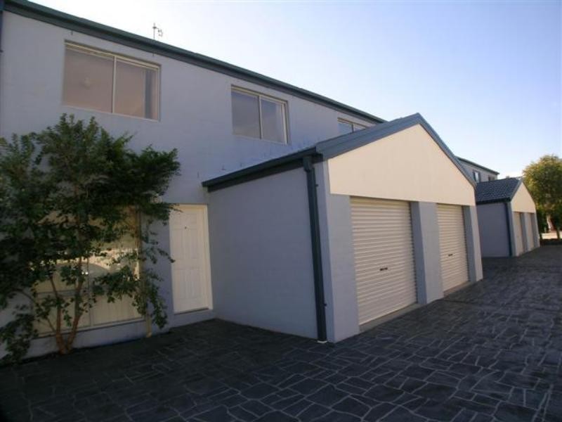 4/27 Aurora Pl, Bateau Bay NSW 2261