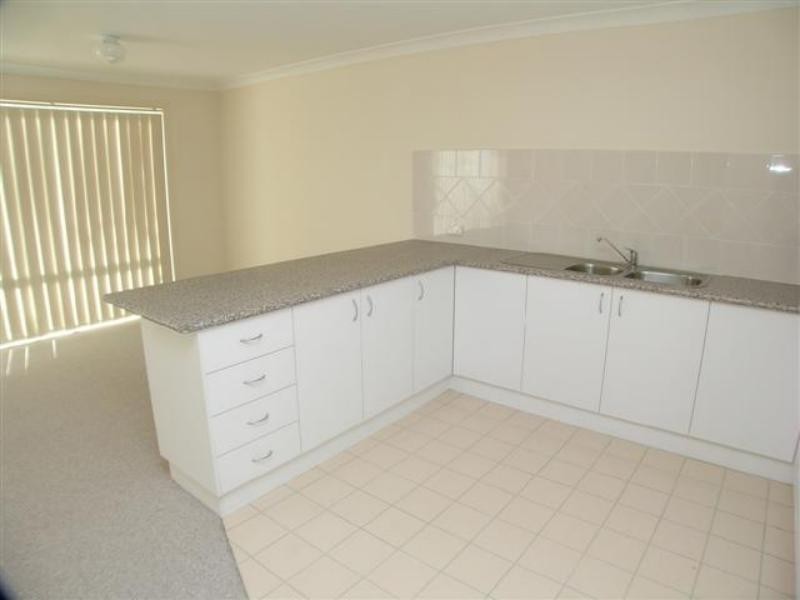 4/27 Aurora Pl, Bateau Bay NSW 2261