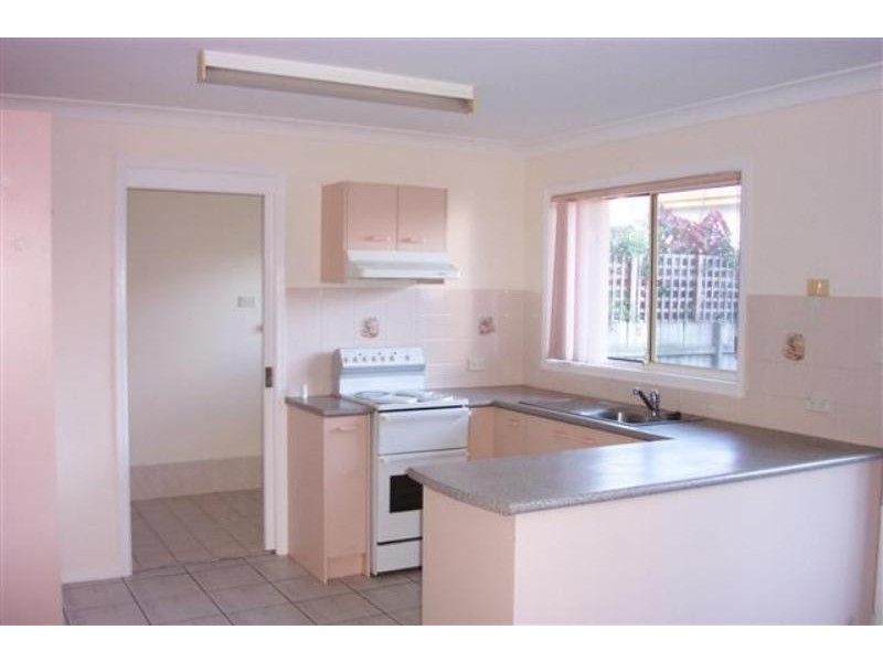 2/28 Wallarah Rd, Gorokan NSW 2263