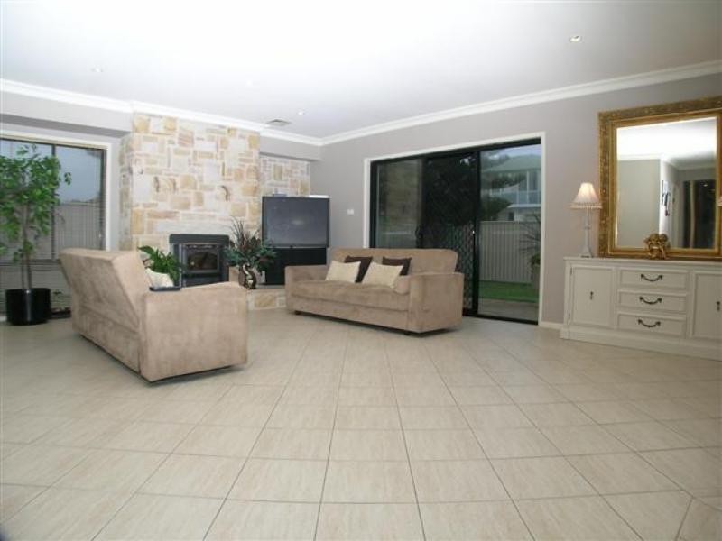 24 Wilfred Barrett Dr, The Entrance North NSW 2261