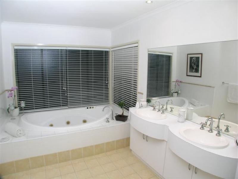 24 Wilfred Barrett Dr, The Entrance North NSW 2261