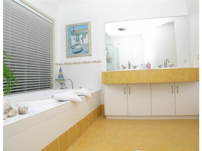 24 Wilfred Barrett Dr, The Entrance North NSW 2261