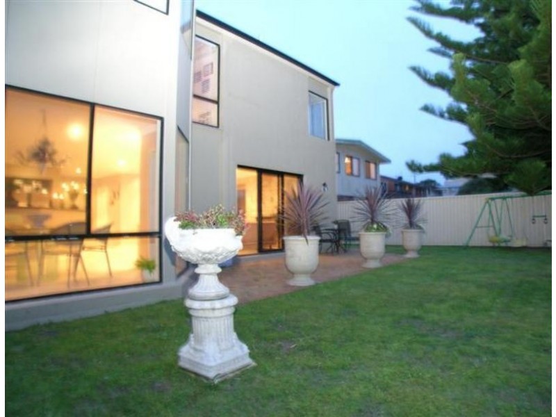 24 Wilfred Barrett Dr, The Entrance North NSW 2261