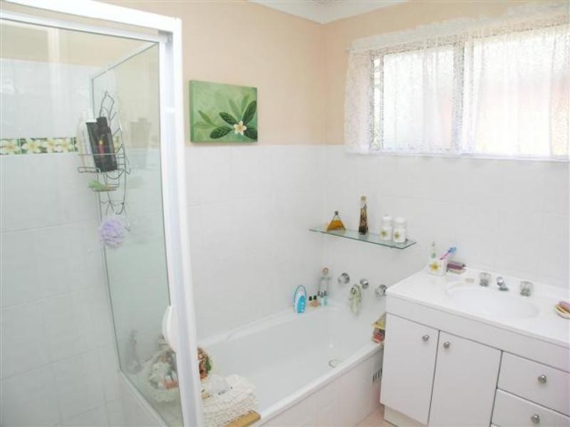 99 Hume  Bvd, Killarney Vale NSW 2261