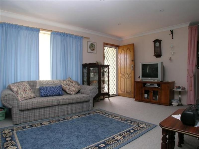 99 Hume  Bvd, Killarney Vale NSW 2261