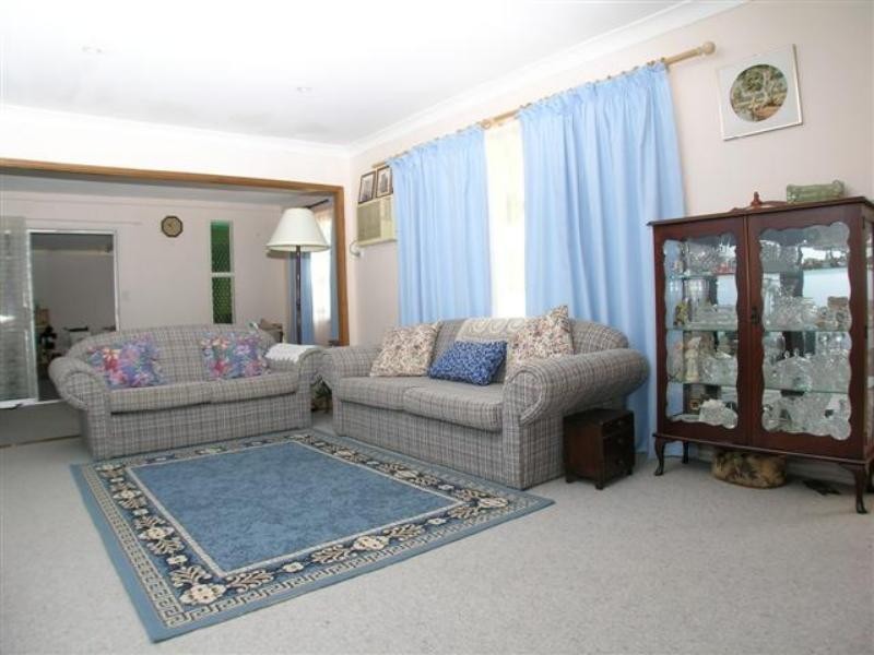 99 Hume  Bvd, Killarney Vale NSW 2261