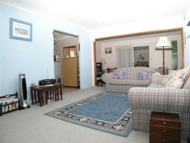 99 Hume  Bvd, Killarney Vale NSW 2261