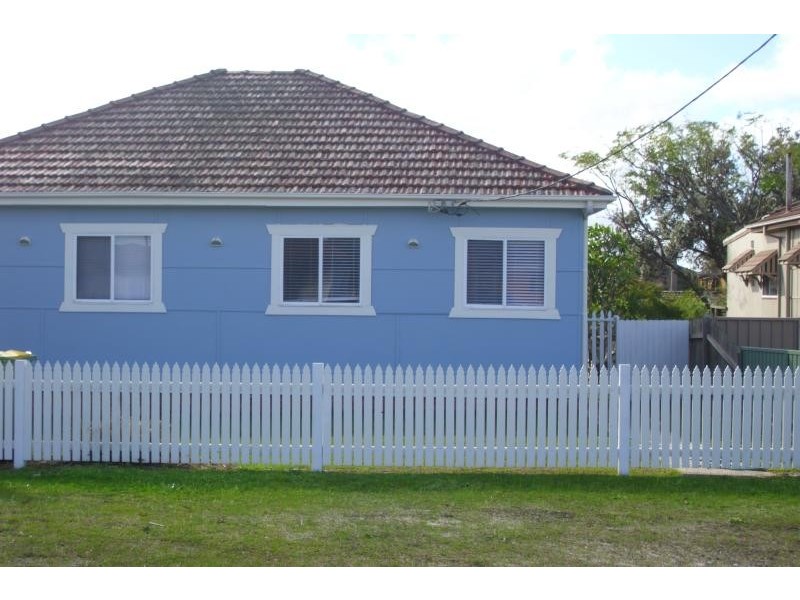 6 Moorah Rd, Blue Bay NSW 2261