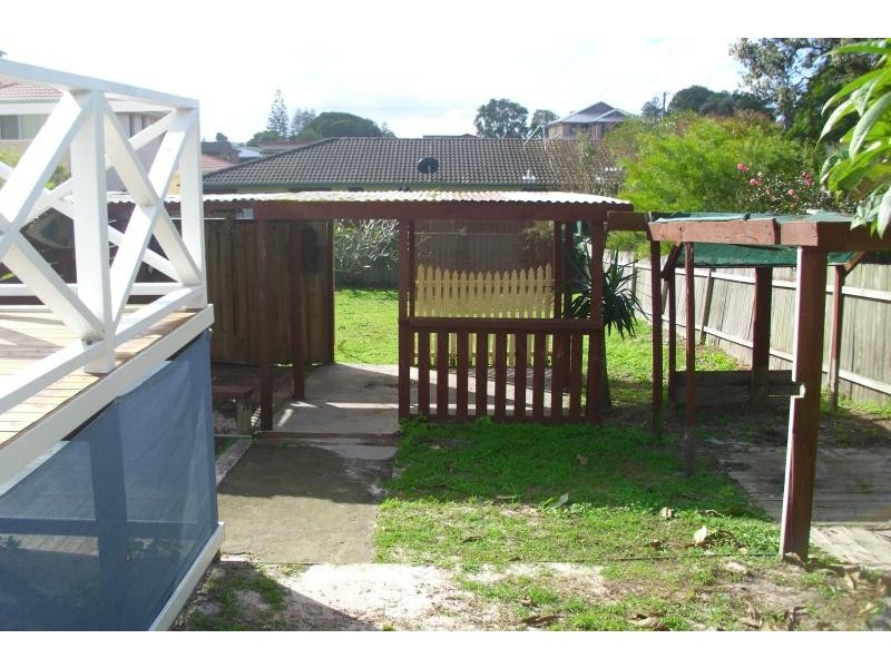 6 Moorah Rd, Blue Bay NSW 2261