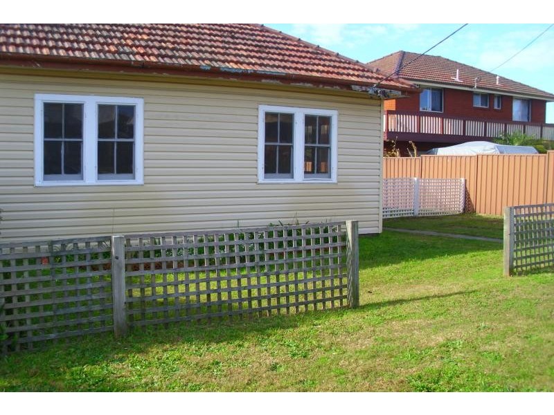 10 Campbell Ave, The Entrance NSW 2261
