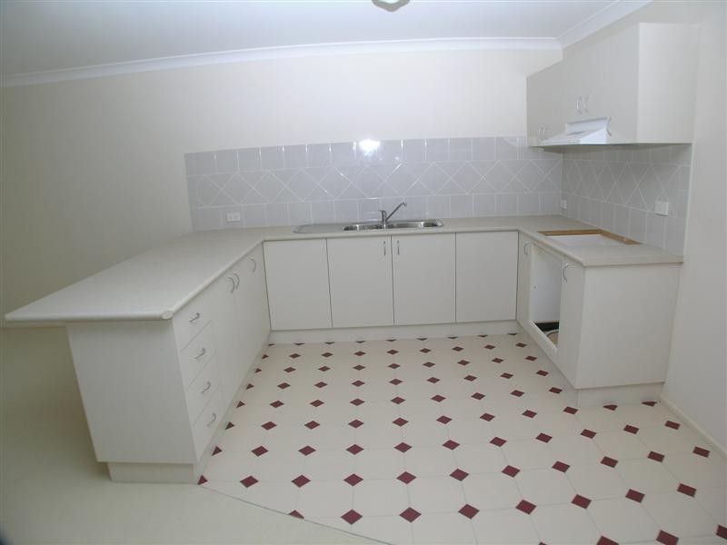 2/27 Aurora Pl, Bateau Bay NSW 2261