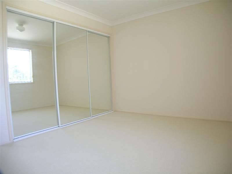 2/27 Aurora Pl, Bateau Bay NSW 2261