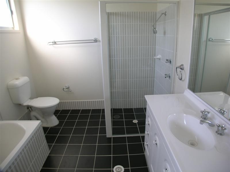 2/27 Aurora Pl, Bateau Bay NSW 2261