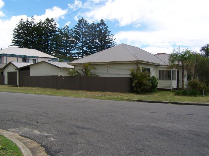 11 Kulgoa St, Blue Bay NSW 2261