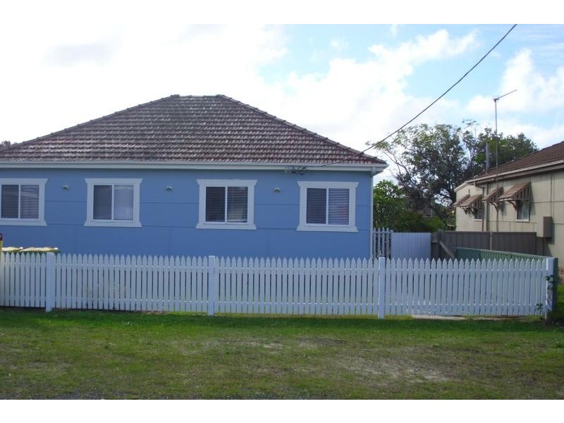 6 Moorah Rd, Blue Bay NSW 2261