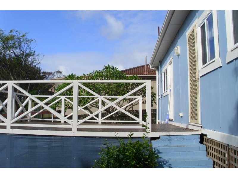 6 Moorah Ave, Blue Bay NSW 2261