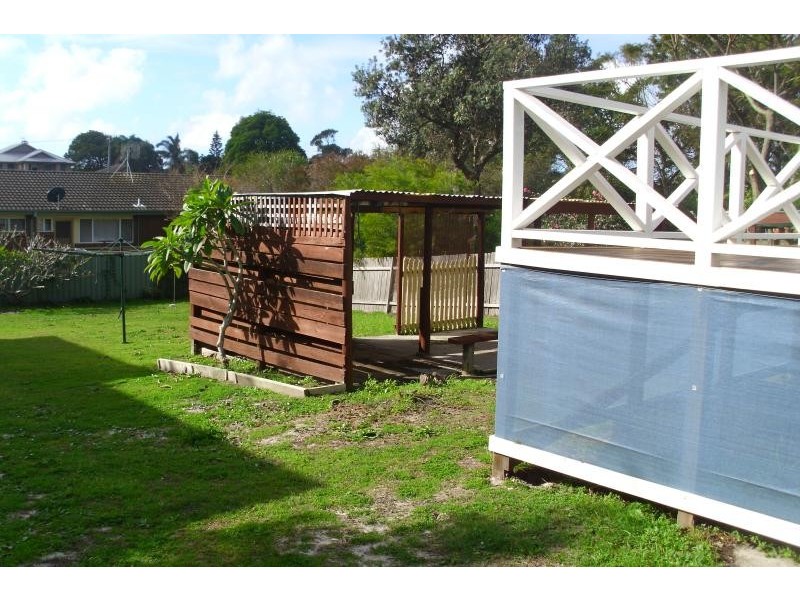 6 Moorah Ave, Blue Bay NSW 2261