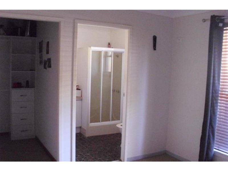 25 Robertson Rd, Killarney Vale NSW 2261