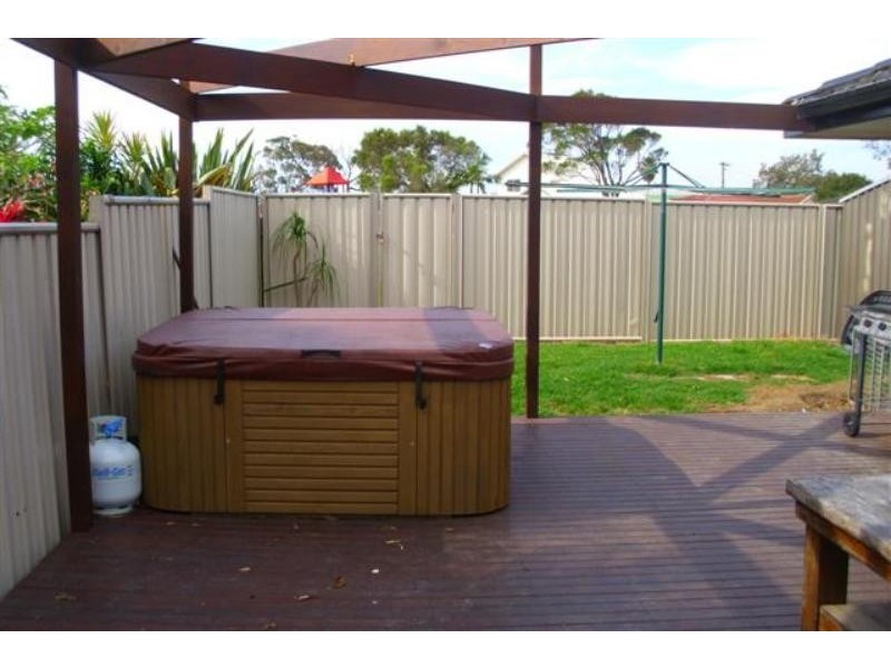 25 Robertson Rd, Killarney Vale NSW 2261