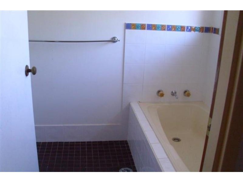 25 Robertson Rd, Killarney Vale NSW 2261