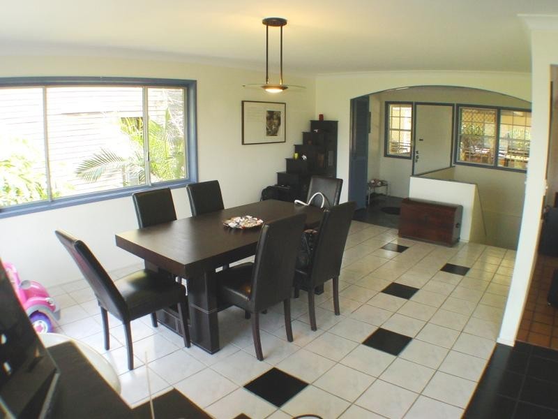 17 Dodwell St, Holland Park West QLD 4121