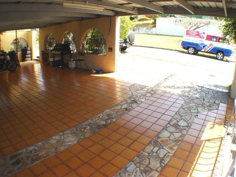 17 Dodwell St, Holland Park West QLD 4121