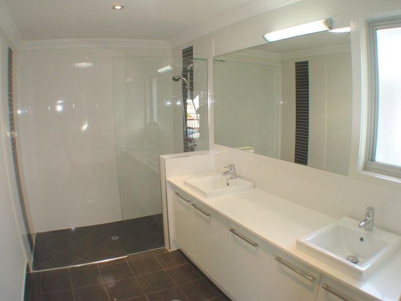 8 School St, Hendra QLD 4011