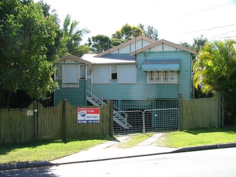 4 Fryar  St, Camp Hill QLD 4152