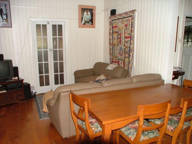 4 Fryar  St, Camp Hill QLD 4152