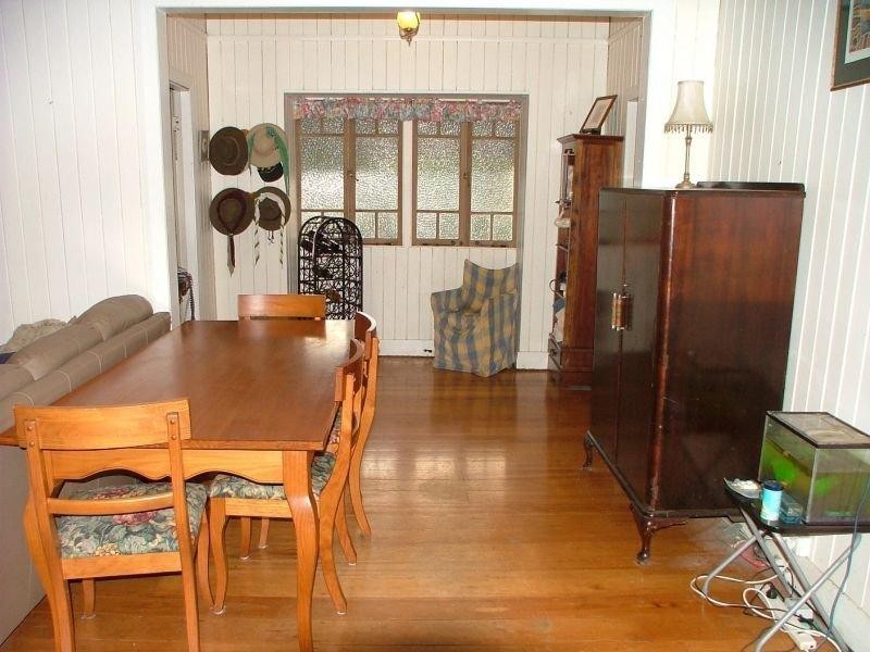 4 Fryar  St, Camp Hill QLD 4152