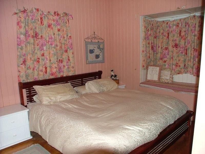 4 Fryar  St, Camp Hill QLD 4152