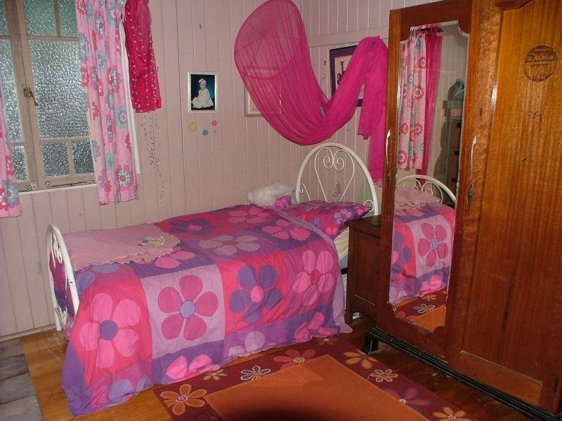 4 Fryar  St, Camp Hill QLD 4152