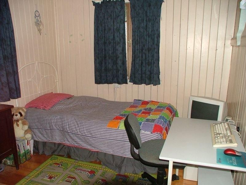 4 Fryar  St, Camp Hill QLD 4152