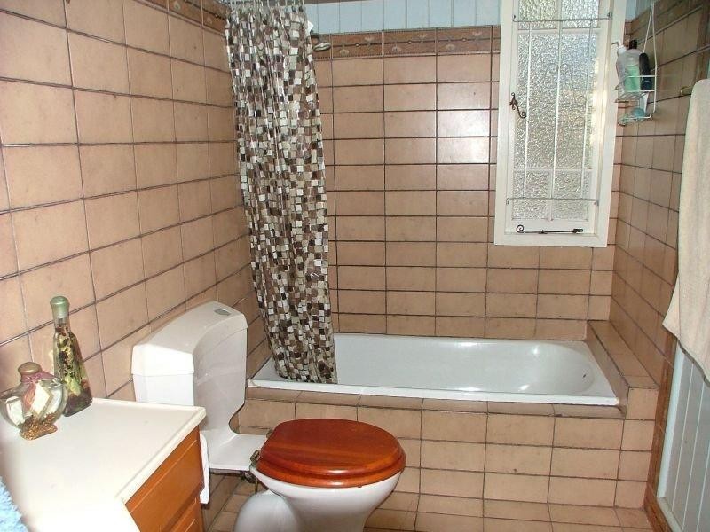 4 Fryar  St, Camp Hill QLD 4152