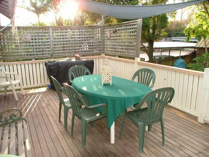 4 Fryar  St, Camp Hill QLD 4152