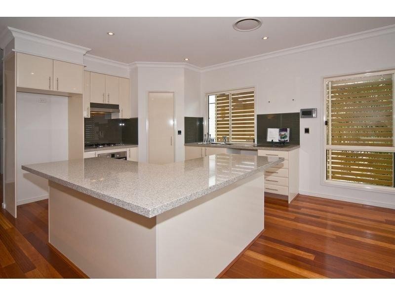 57A Amelia St, Coorparoo QLD 4151