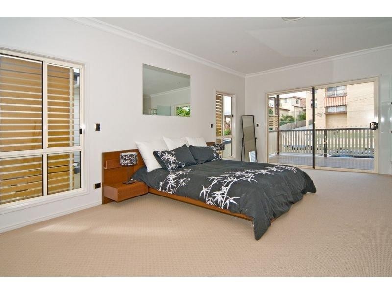 57A Amelia St, Coorparoo QLD 4151