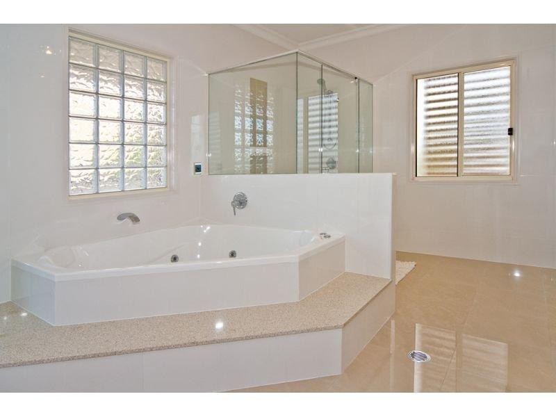 57A Amelia St, Coorparoo QLD 4151