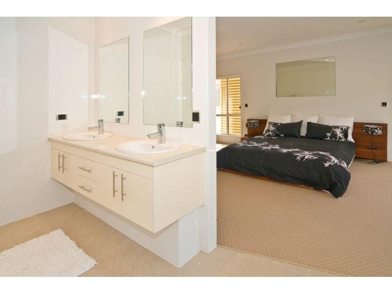 57A Amelia St, Coorparoo QLD 4151