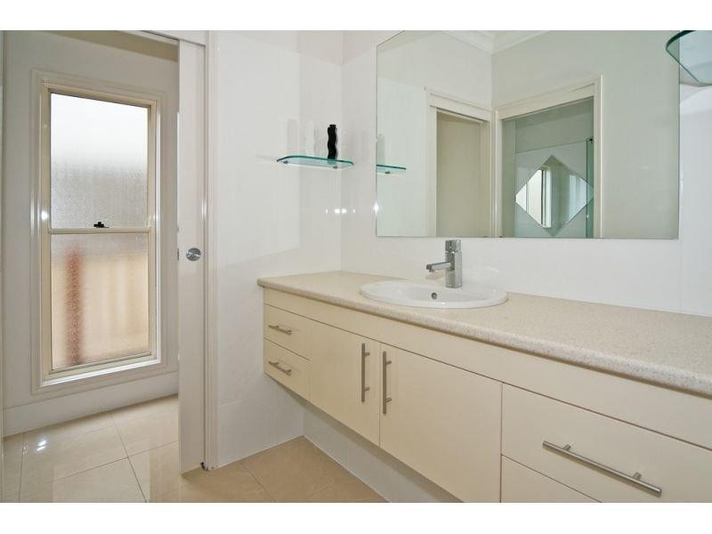 57A Amelia St, Coorparoo QLD 4151