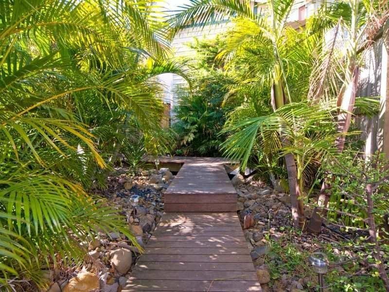 688 Logan  Rd, Greenslopes QLD 4120