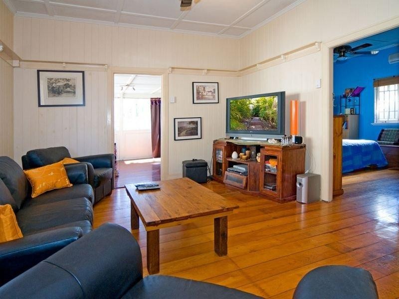 688 Logan  Rd, Greenslopes QLD 4120