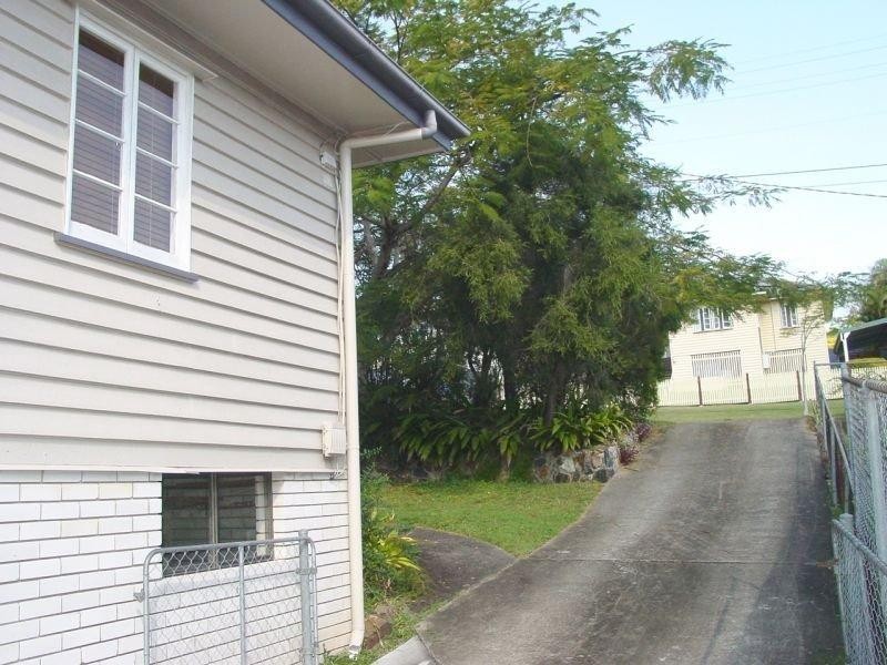 22 Buzacott St, Carina Heights QLD 4152