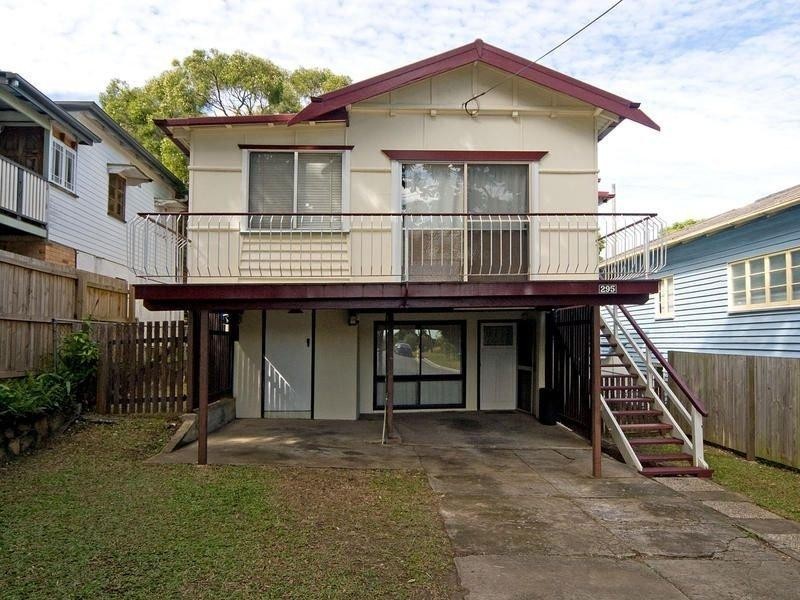 295 Nursery Rd, Holland Park QLD 4121