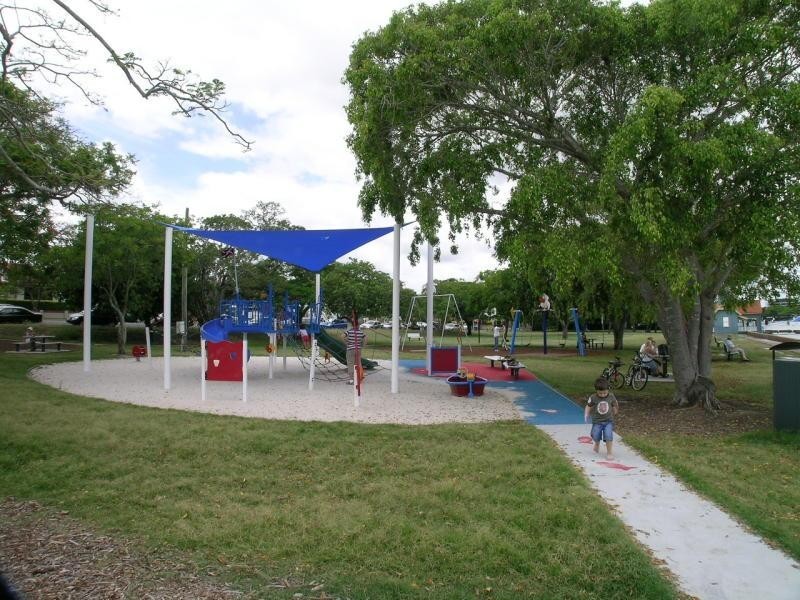 22 Malcolm St, Hawthorne QLD 4171