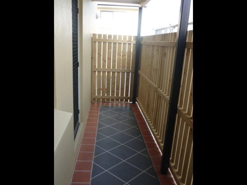 9/269 Nursery Rd, Holland Park QLD 4121